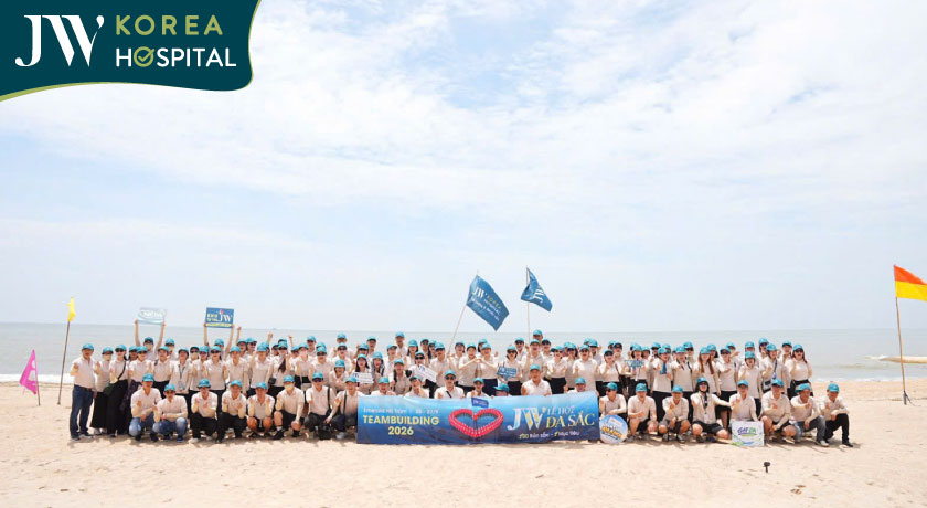 Tập thể Bệnh viện JW chụp ảnh lưu niệm trong chương trình Teambuilding JW 2026