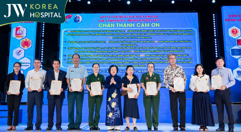 Bác sĩ Tú Dung tham dự buổi họp mặt đầu năm học 2026–2027 của học sinh, sinh viên