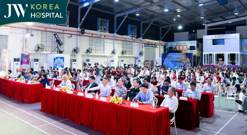 bac si tu dung hon 1 thap ky dong hanh cung quy vi tuoi tre vung cao va hai dao 2 458x251