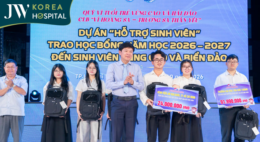 bac si tu dung hon 1 thap ky dong hanh cung quy vi tuoi tre vung cao va hai dao 7 458x251