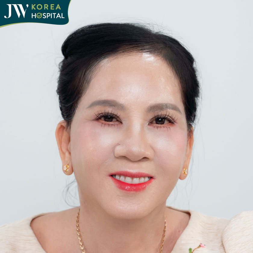 Diện mạo trẻ 20 tuổi của quý cô U60