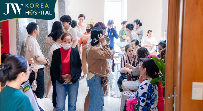 Đông đảo khách mời cùng góp mặt trong sự kiện 17.10 tại JW