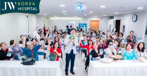 999+ chị đẹp đổ về Hội thảo trẻ hóa diện mạo trung niên tại JW