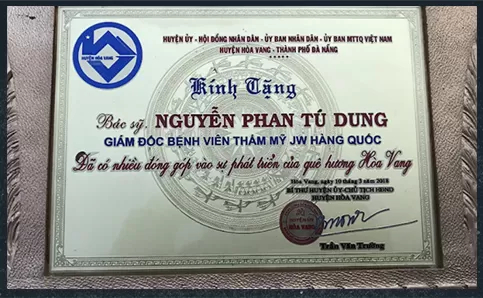Bác sĩ Tú Dung