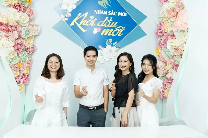 Diễn viên Thùy Dương ngạc nhiên trước vẻ điển trai của anh chàng giám đốc sau niềng răng