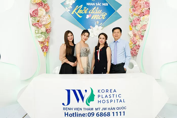 Diễn viên Thanh Trúc trầm trồ trước nhan sắc của người phụ nữ U50 sau nâng mũi