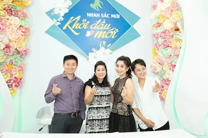 Ca sĩ Đông Quân vỡ òa trước nụ cười tươi trẻ của người phụ nữ U50