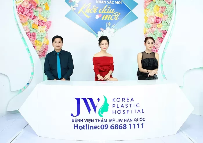 Lâm Khánh Chi không ngớt lời khen khi gặp gỡ “con bóng Long Xuyên” ngoài đời thực
