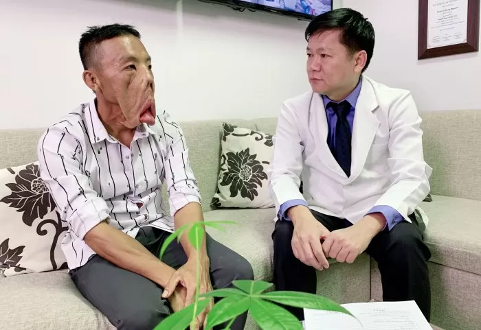 Anh Mến: “Cảm ơn bác sĩ Tú Dung đã giúp một “Chàng Trai Mặt Quỷ” làm lại cuộc đời như tôi”