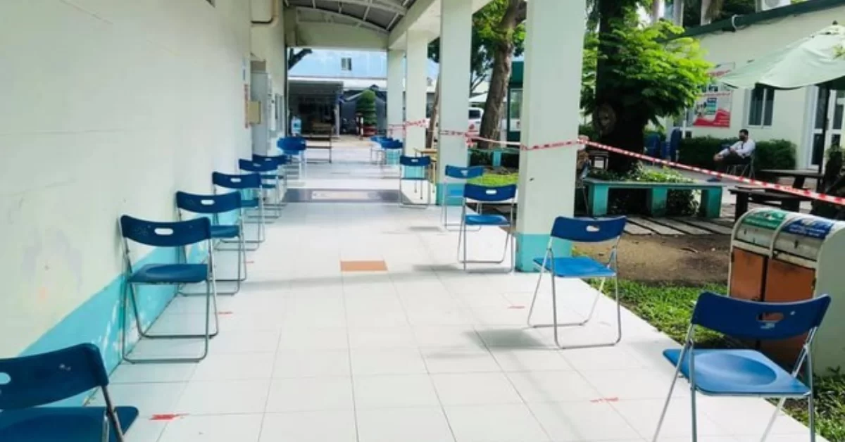 Điểm tiêm Covid-19 ở TP.HCM vắng tanh khi thực hiện “ai ở đâu ở yên đó”