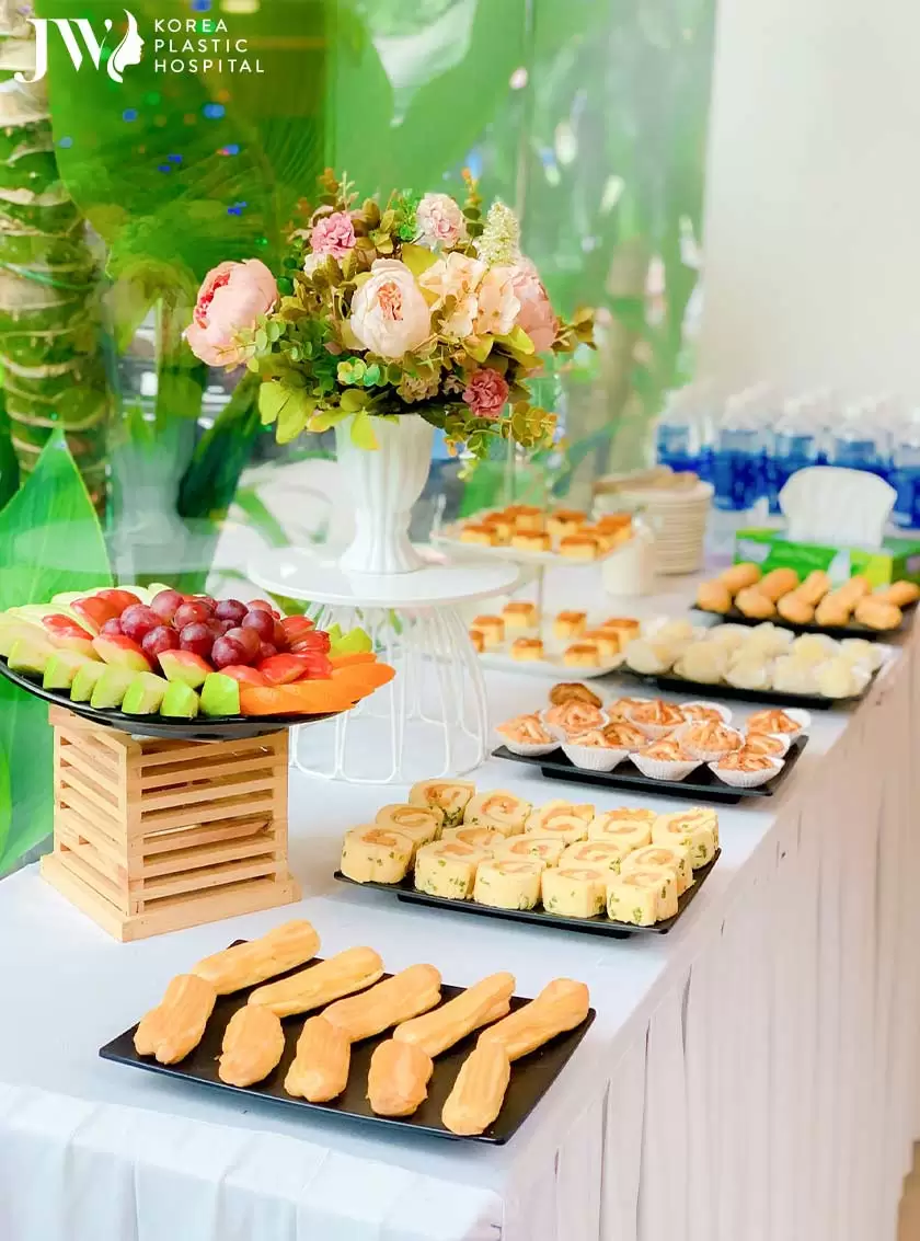 Quầy bánh nước sẵn sàng phục vụ quý khách