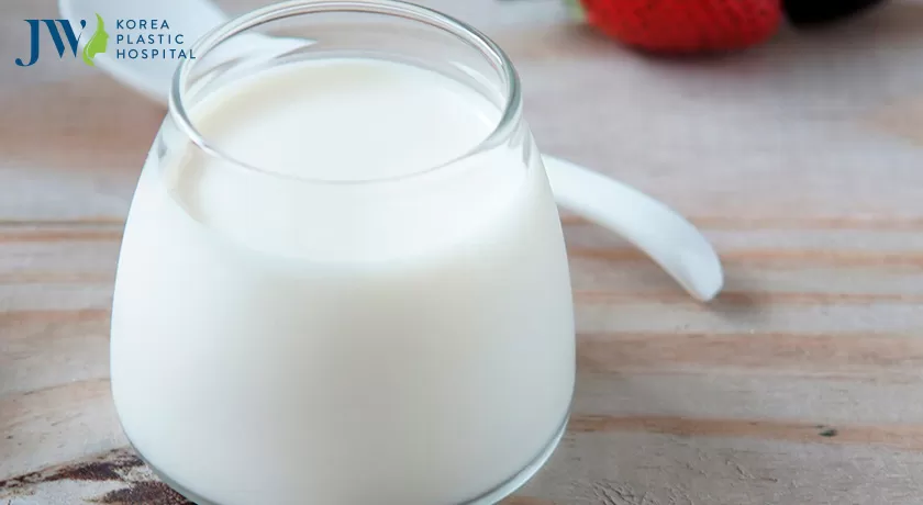 Tắm trắng bằng sữa chua nhờ vào bảng thành phần vàng của chúng