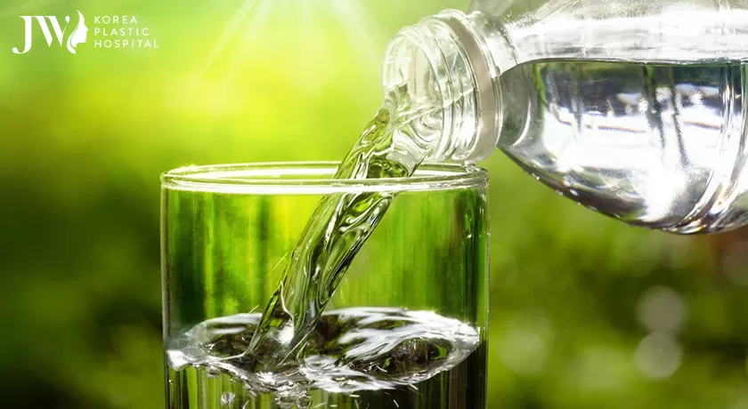 Uống đầy đủ nước mỗi ngày duy trì sức sống cho cơ thể