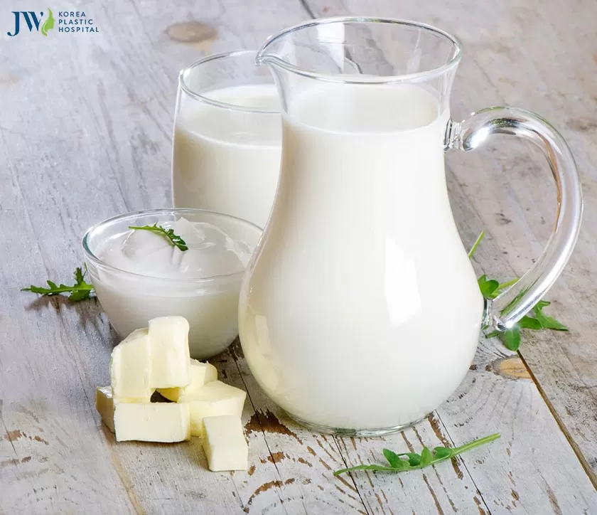 Tắm trắng bằng sữa tươi hàng ngày có tốt cho làn da không?