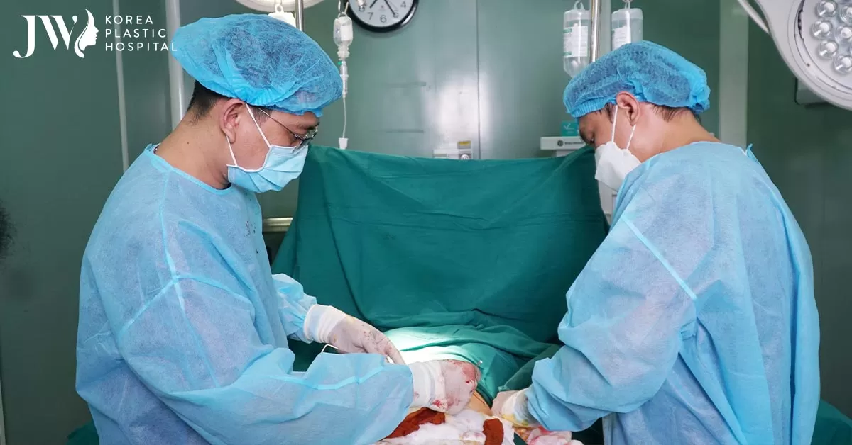 Người phụ nữ bị thủng 15 lỗ trên bụng kể về quá trình tiêm tan mỡ cho chính mình và người khác tại Campuchia