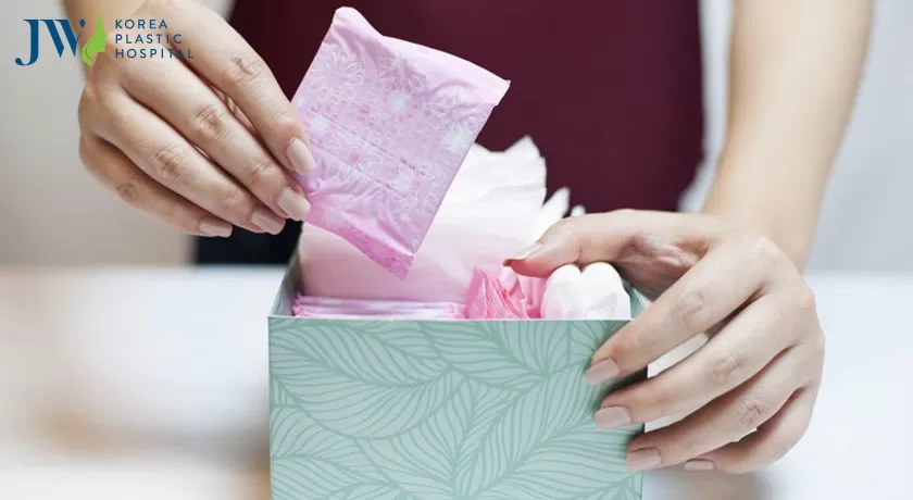 Độn ngực bằng băng vệ sinh để mặc áo dây