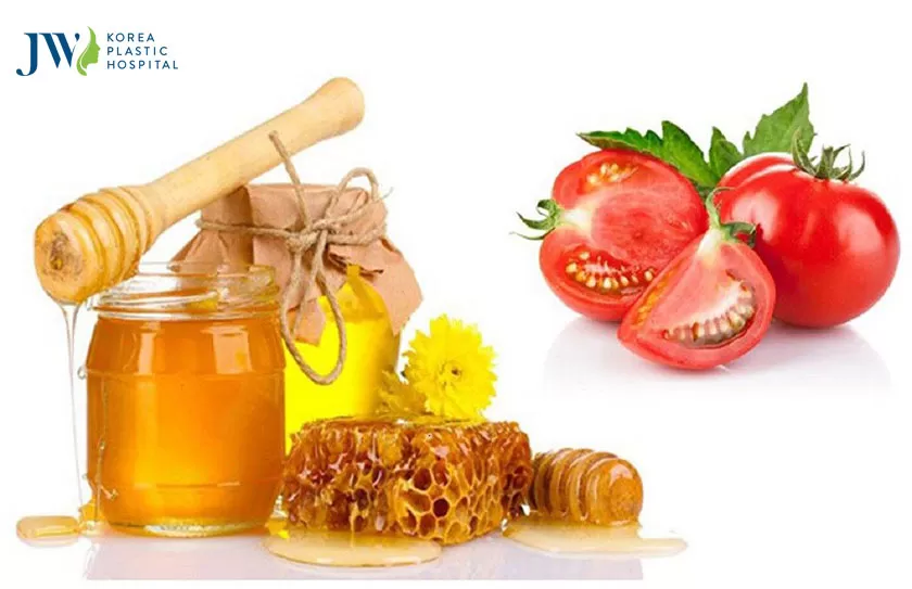 Cách trị thâm mụn với cà chua và mật ong