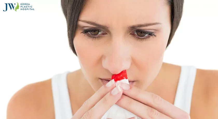Tác hại của việc nâng mũi ăn mì tôm