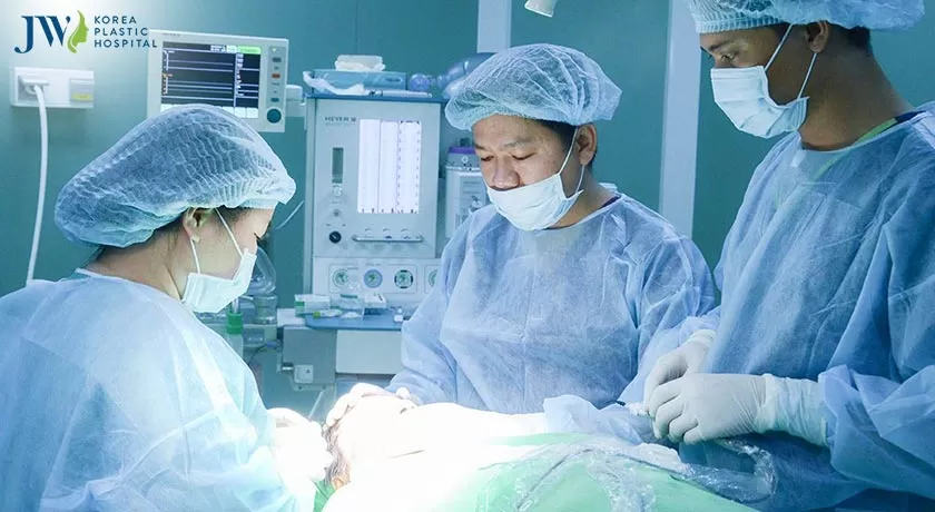 Nâng mũi ở Bệnh viện JW Hàn Quốc.