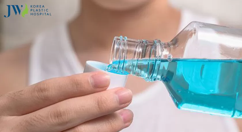 lạm dụng nước súc miệng sẽ gây hư răng