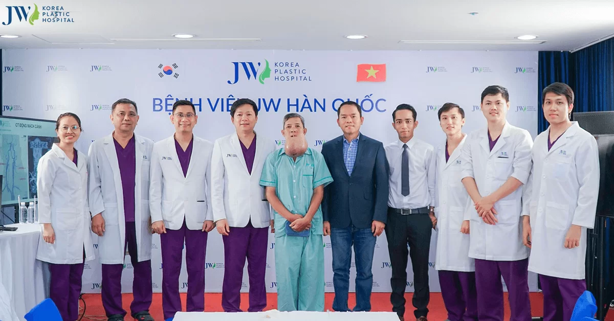Chuyên gia y học đa quốc gia bế tắc giải mã căn bệnh của người đàn ông mặt u khổng lồ