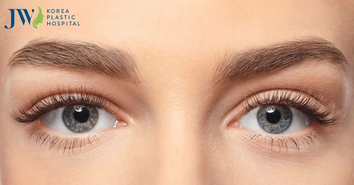 Các chuyên gia thẩm mỹ chia sẻ cách giảm sưng sau khi cắt mí mắt