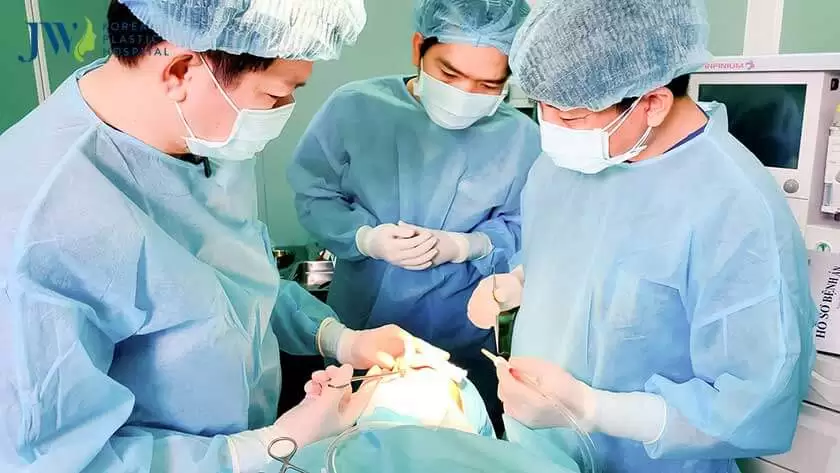 Thẩm mỹ chui và những ca biến chứng