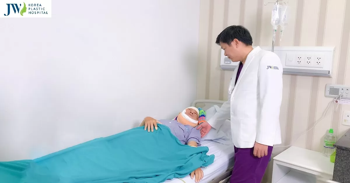 Người đàn ông u xương khổng lồ bật khóc hạnh phúc khi tỉnh dậy sau cuộc đại phẫu thành công