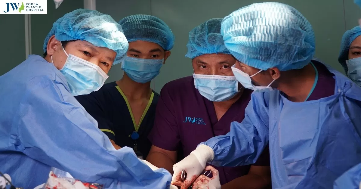 Chuyện đời người đàn ông “mặt cóc” số khổ u xương khổng lồ