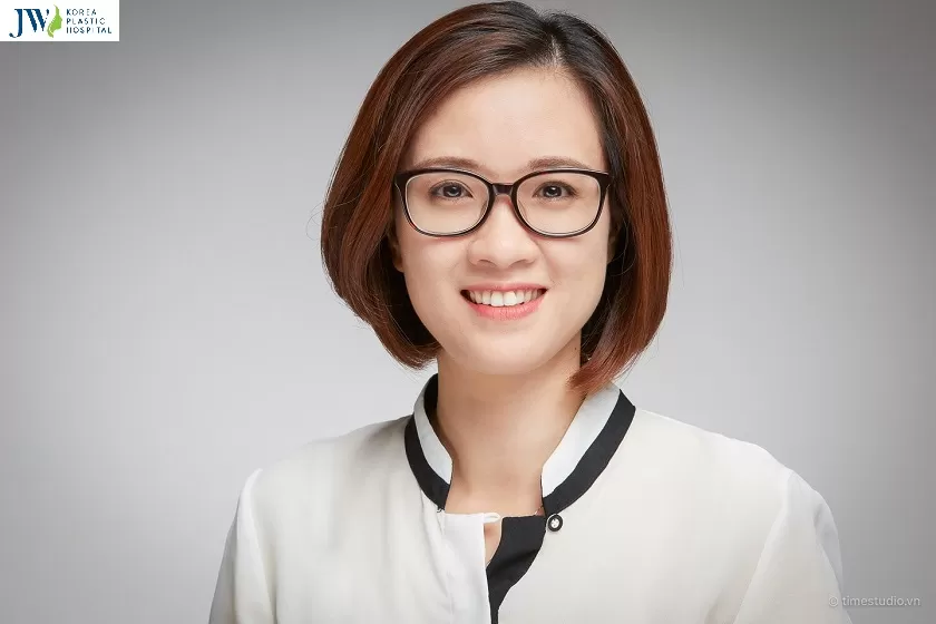 Đeo kính bị sụp mí