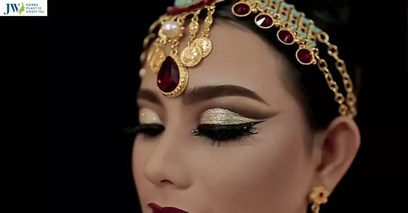 Mắt rắn ở nữ giới 