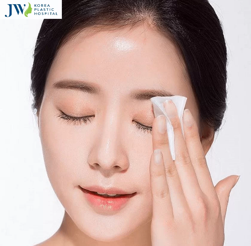 Tại sao không được trang điểm ngay sau khi cắt mí mắt?