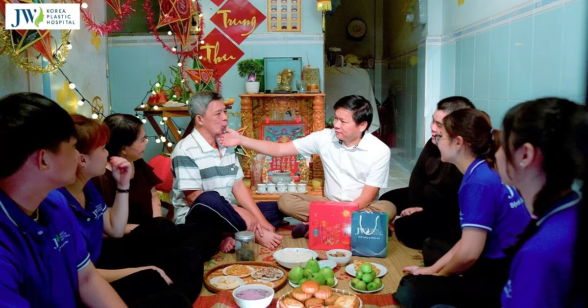 Chú Khanh mặt mới: mừng rơi nước mắt ăn tết trung thu đầu tiên sau khi Bác sĩ Tú Dung cắt u khủng