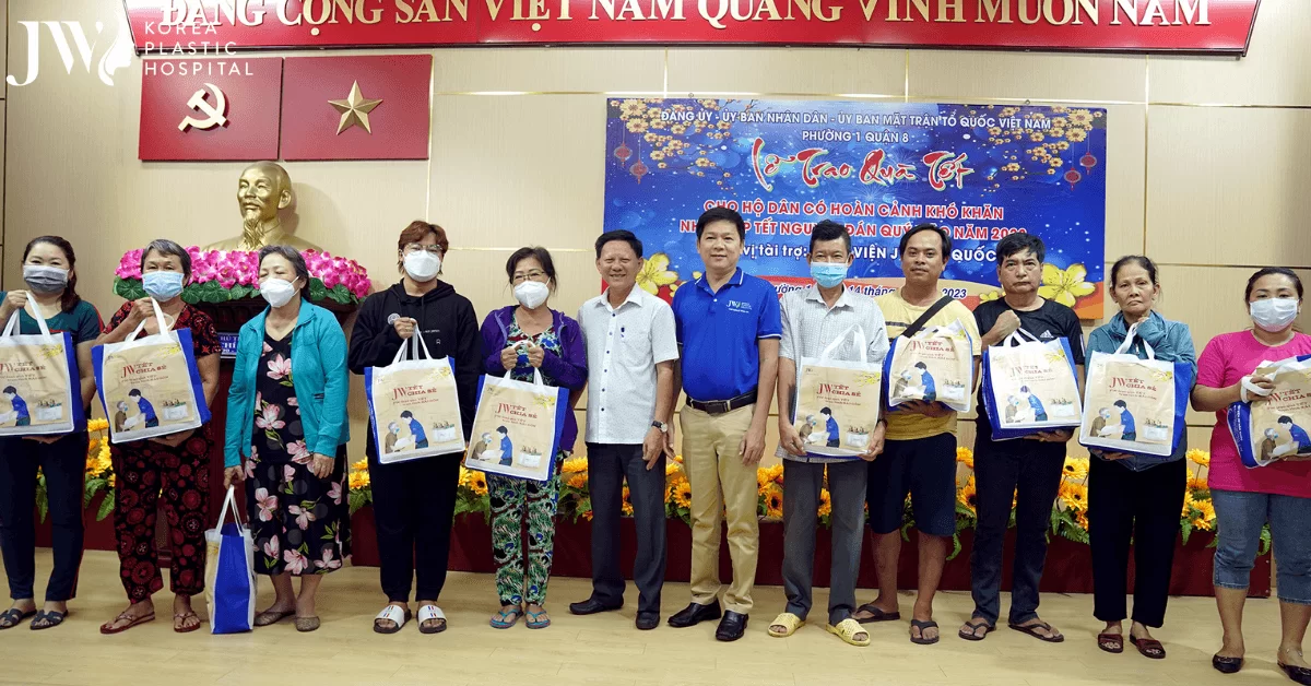 Tết chia sẻ hành trình ngày 3 mang Tết đến những mảnh đời bất hạnh bị lãng quên giữa lòng Sài Gòn