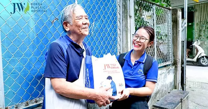JW Tết chia sẻ khởi hành, mang yêu thương đến người khiếm thị và những mảnh đời trôi dạt