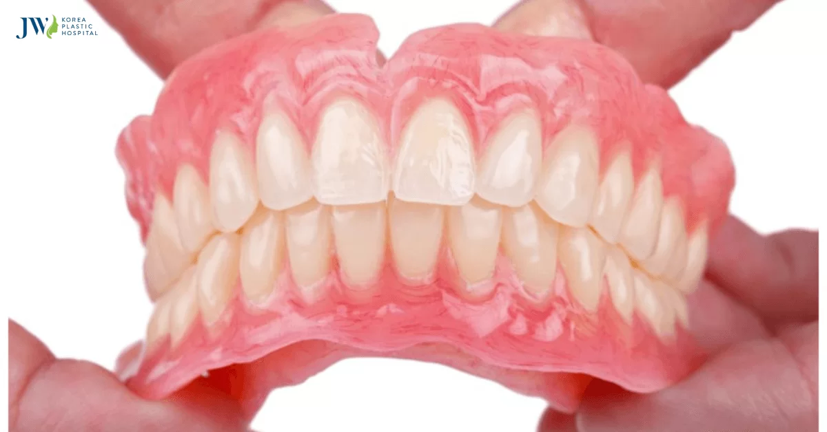 GÓC GIẢI ĐÁP: Trồng Răng Giả Niềng Răng Được Không?