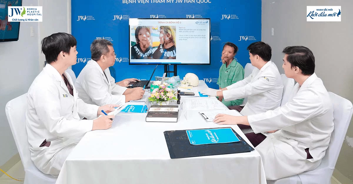 Những giọt nước và những cái ôm ấm áp tại chương trình Nhan sắc mới – Khởi đầu mới 2023