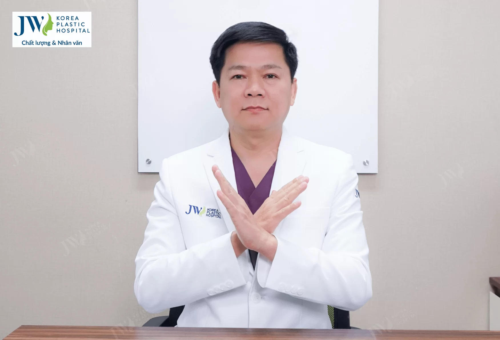 bac-si-tu-dung-canh-bao-tiem-silicone