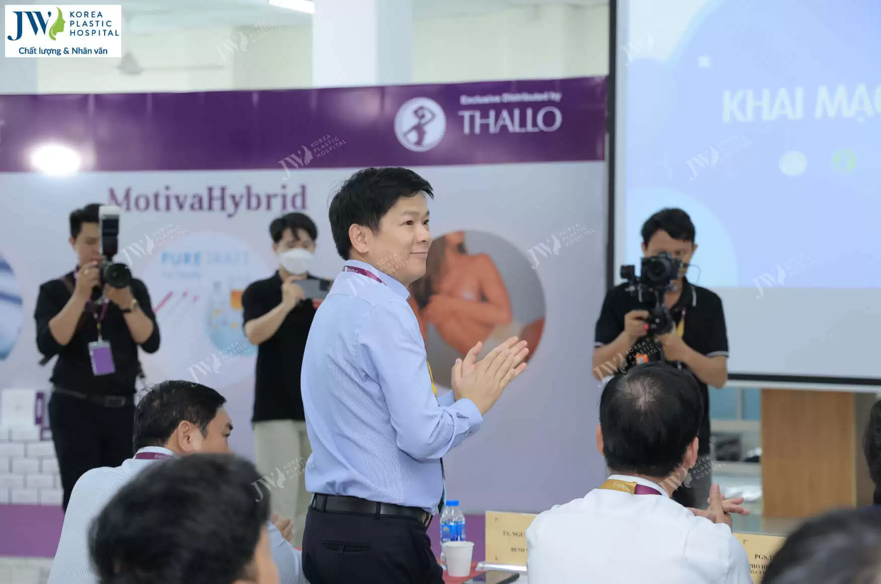 bac-si-tu-dung-tai-hoi-nghi-motiva-hybrid14