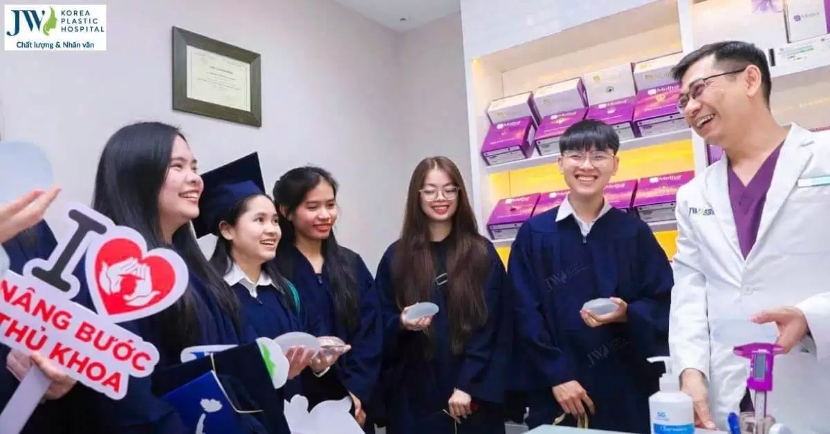Lần đầu tiên 65 thủ khoa Đại học 2024 xuất hiện tại Bệnh viện JW Hàn Quốc