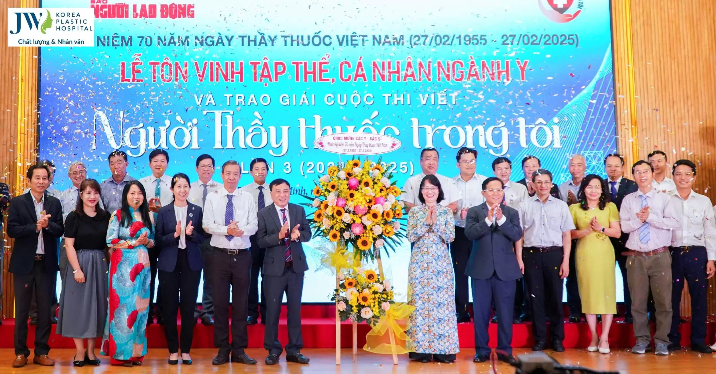 Bác sĩ Tú Dung là bác sĩ thẩm mỹ duy nhất được vinh danh tại lễ trao giải “Người thầy thuốc trong tôi”